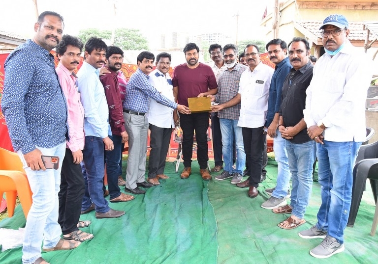 Telugu Film Critics Association meets Megastar Chiru - 2 / 6 photos