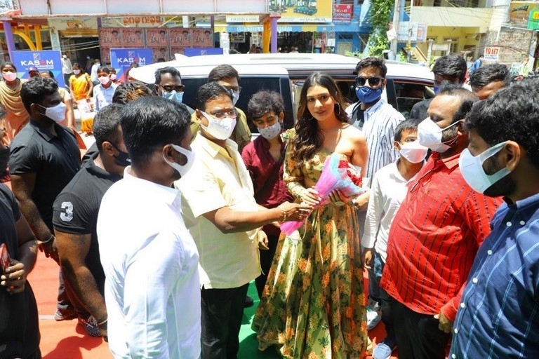 Payal Rajput Launches Kasam Fashion Mall - 9 / 17 photos