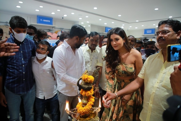 Payal Rajput Launches Kasam Fashion Mall - 10 / 17 photos