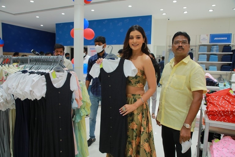 Payal Rajput Launches Kasam Fashion Mall - 12 / 17 photos