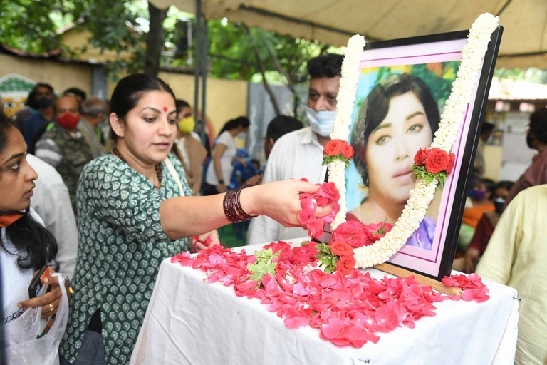 Senior Actress Jayanthi Condolences Photos - 18 / 21 photos