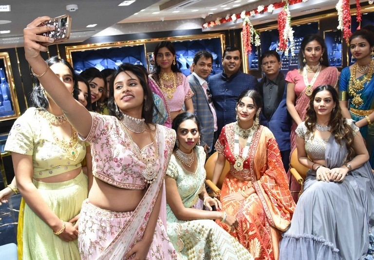 Shivraj Laxmichand Jain Jewellers Launch - 3 / 21 photos