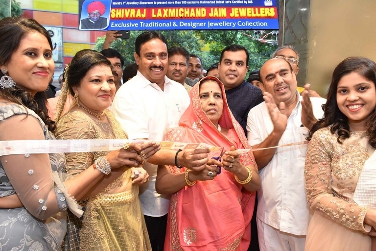 Shivraj Laxmichand Jain Jewellers Launch - 6 / 21 photos