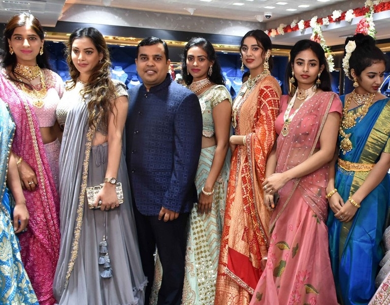 Shivraj Laxmichand Jain Jewellers Launch - 7 / 21 photos