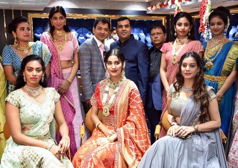 Shivraj Laxmichand Jain Jewellers Launch - 8 / 21 photos