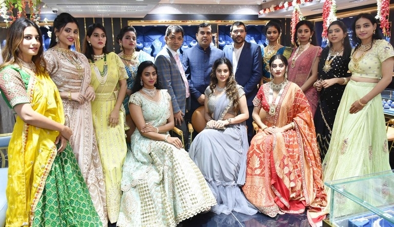 Shivraj Laxmichand Jain Jewellers Launch - 9 / 21 photos