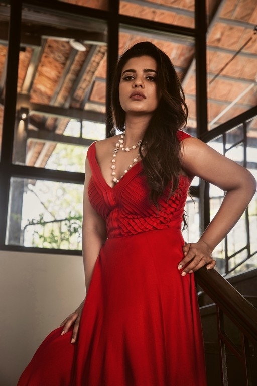 Aishwarya Rajesh Stills - 4 / 4 photos