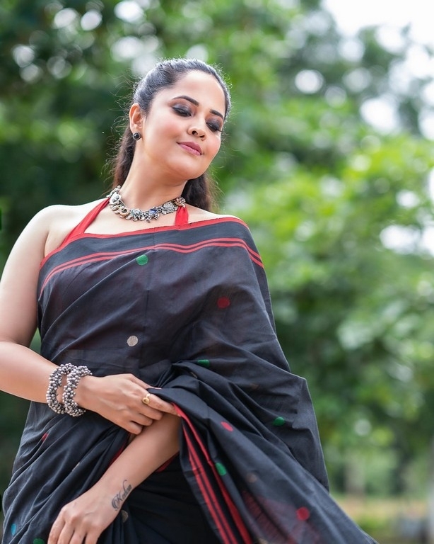 Anasuya Bharadwaj Photos - 2 / 7 photos