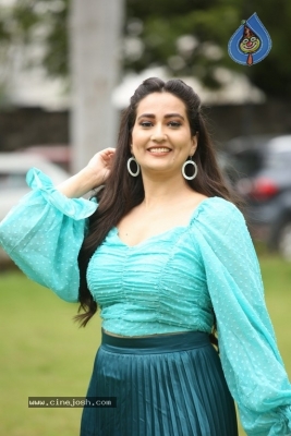 Anchor Manjusha Photos - 5 of 14