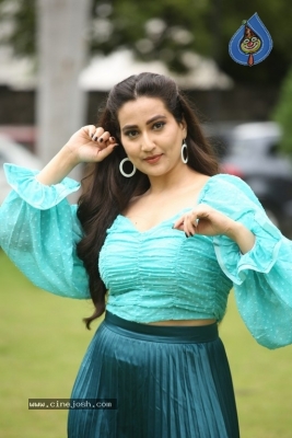 Anchor Manjusha Photos - 6 of 14