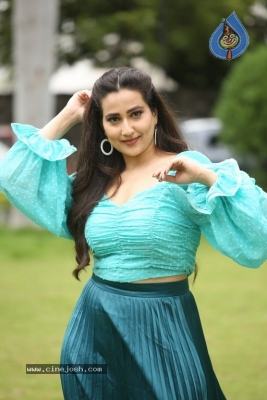 Anchor Manjusha Photos - 7 of 14