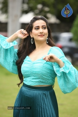 Anchor Manjusha Photos - 8 of 14