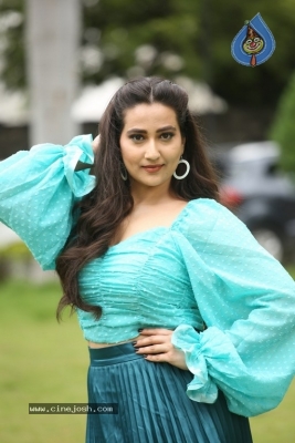 Anchor Manjusha Photos - 9 of 14