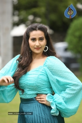 Anchor Manjusha Photos - 10 of 14