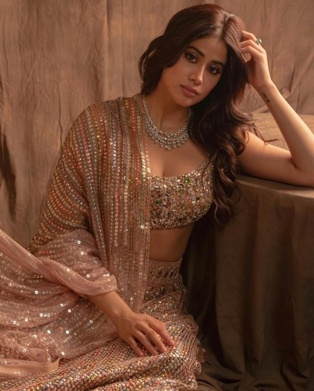 Janhvi Kapoor Pics - 2 / 5 photos