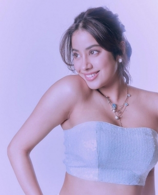 Janhvi Kapoor Pics - 3 of 4