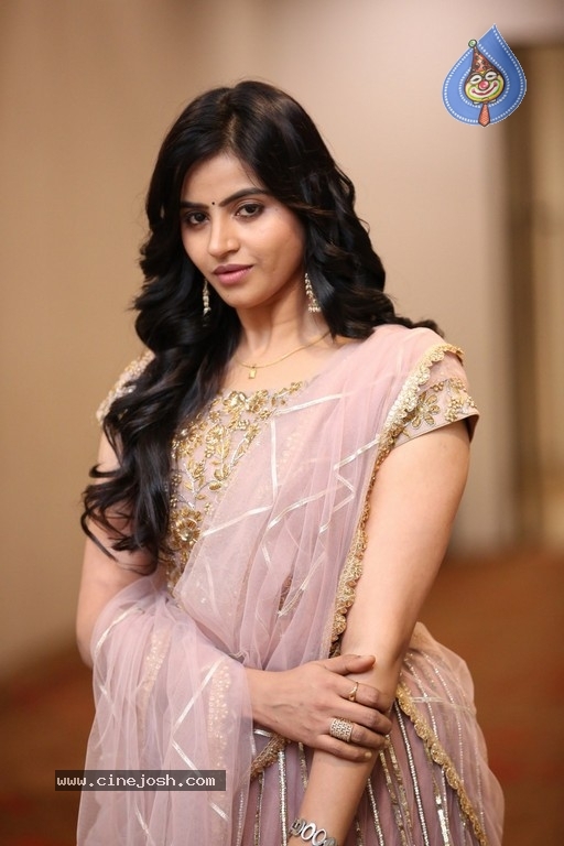 Naveena Reddy Stills - 10 / 17 photos