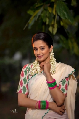 Priya Mani Photos - 5 of 7