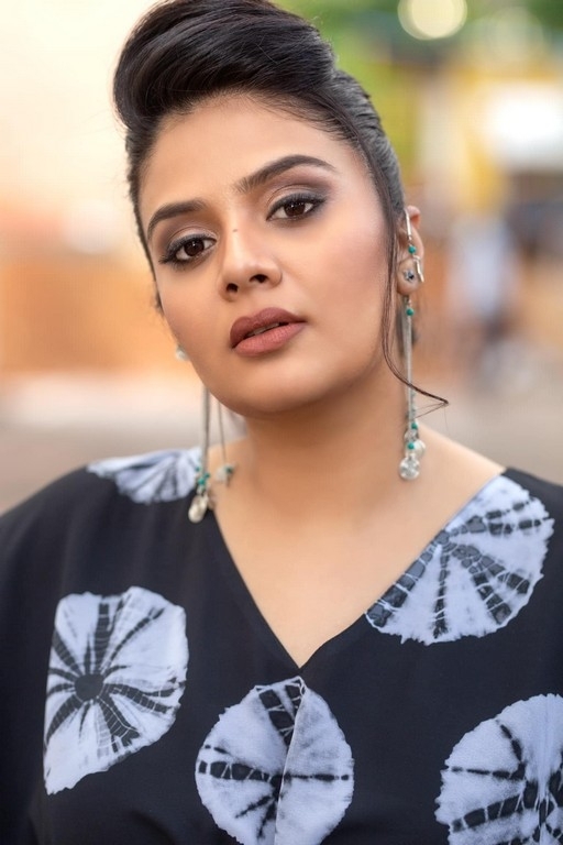 Sreemukhi Photos - 2 / 7 photos