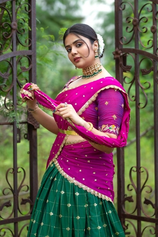 Sreemukhi Photos - 5 / 8 photos