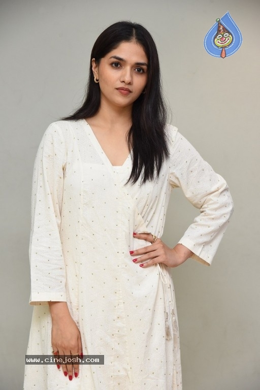 Sunaina Photos - 18 / 18 photos