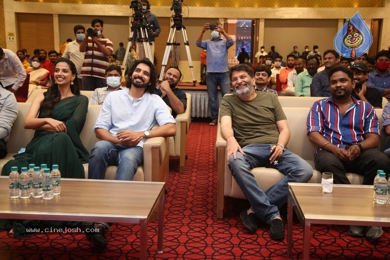Ichata Vahanamulu Niluparadu Pre Release Event - 22 / 53 photos
