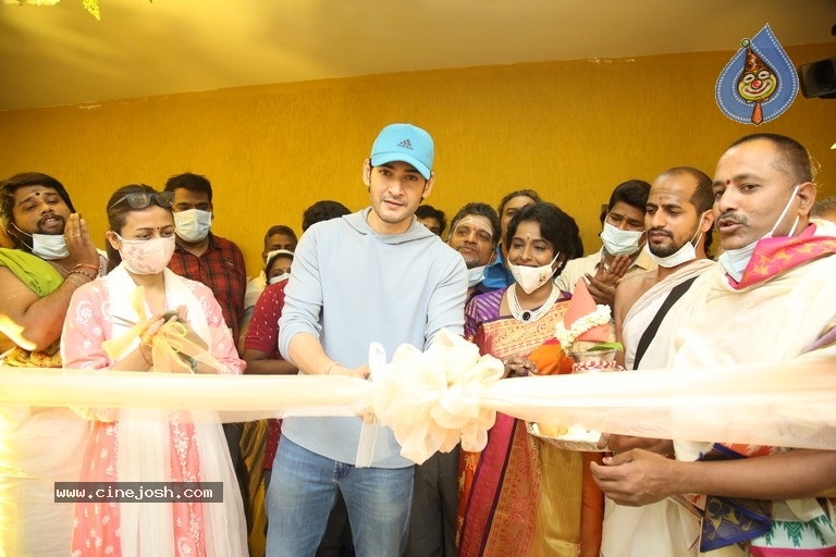 Mahesh Babu launches Chakrasidh - 10 / 28 photos