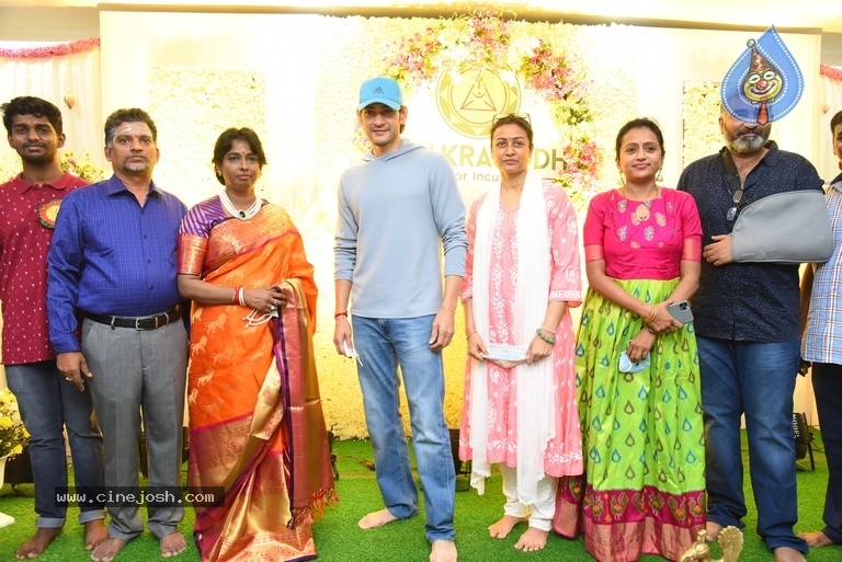 Mahesh Babu launches Chakrasidh - 14 / 28 photos