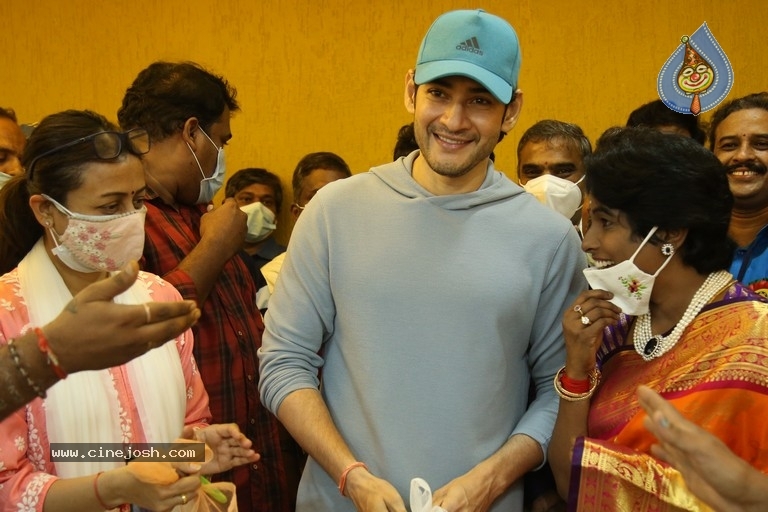 Mahesh Babu launches Chakrasidh - 16 / 28 photos