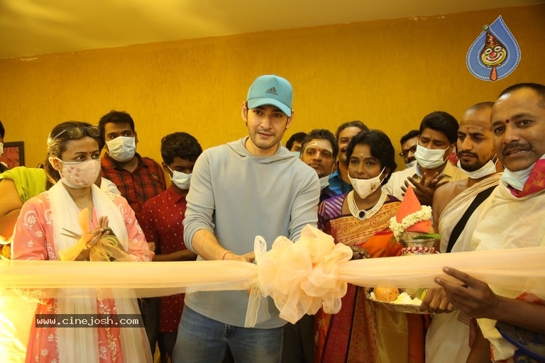 Mahesh Babu launches Chakrasidh - 19 / 28 photos