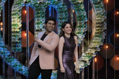 Allu Sirish spotted with Tamannaah on the sets of Master Chef - 1 of 6