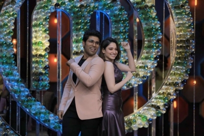 Allu Sirish spotted with Tamannaah on the sets of Master Chef - 2 of 6