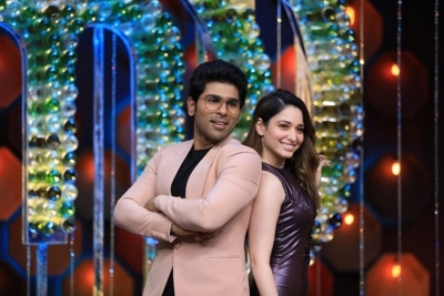 Allu Sirish spotted with Tamannaah on the sets of Master Chef - 3 of 6