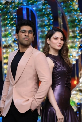 Allu Sirish spotted with Tamannaah on the sets of Master Chef - 5 of 6