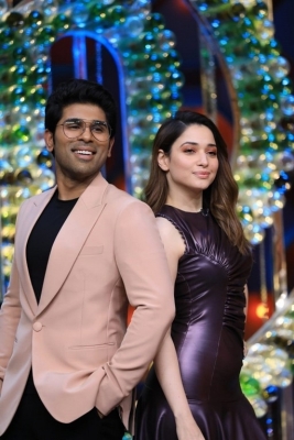 Allu Sirish spotted with Tamannaah on the sets of Master Chef - 6 of 6