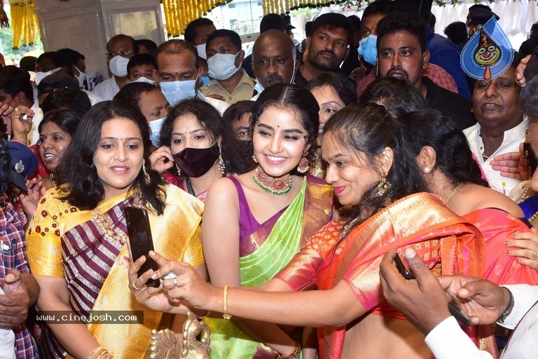 Anupama Parameshwaran Launches Kisan Fashion Mall - 4 / 18 photos