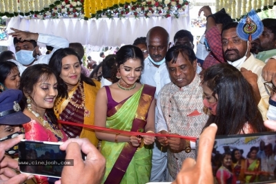 Anupama Parameshwaran Launches Kisan Fashion Mall - 6 of 18