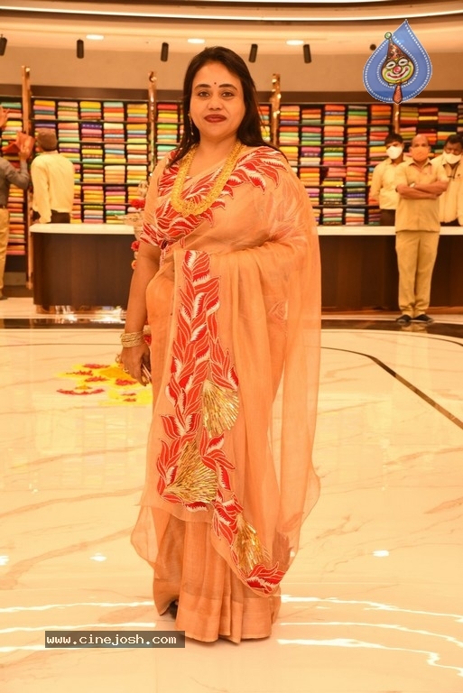 Faria Abdullah launch by Mandir Shopping Mall - 3 / 41 photos