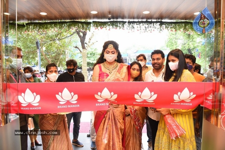 Faria Abdullah launch by Mandir Shopping Mall - 19 / 41 photos
