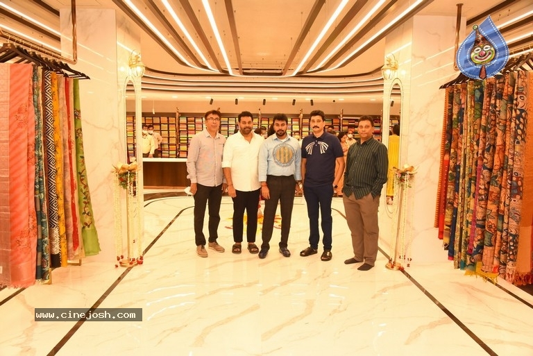 Faria Abdullah launch by Mandir Shopping Mall - 23 / 41 photos