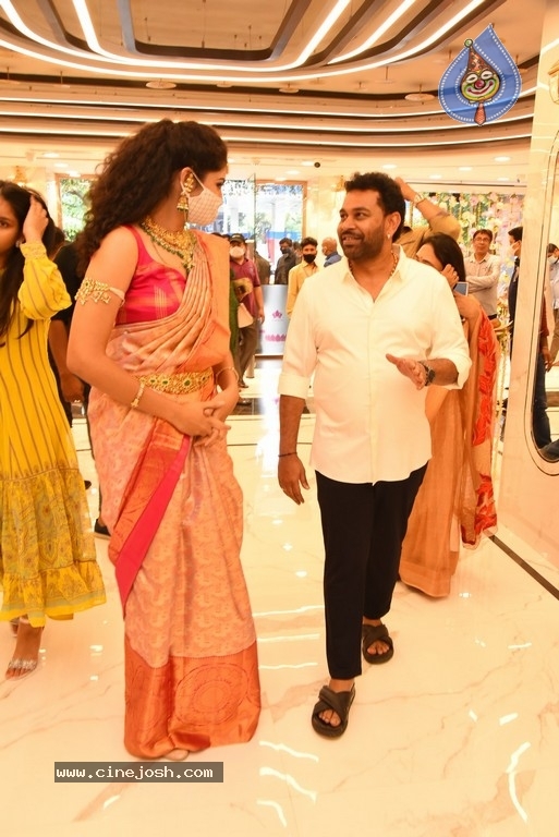 Faria Abdullah launch by Mandir Shopping Mall - 26 / 41 photos