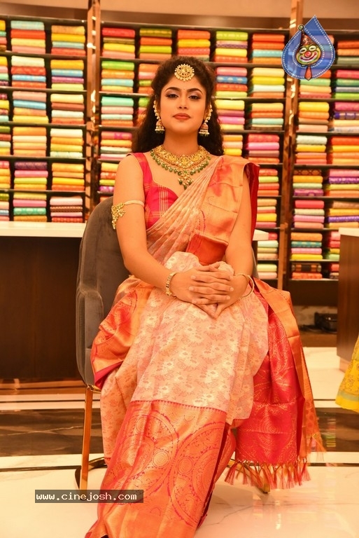 Faria Abdullah launch by Mandir Shopping Mall - 27 / 41 photos