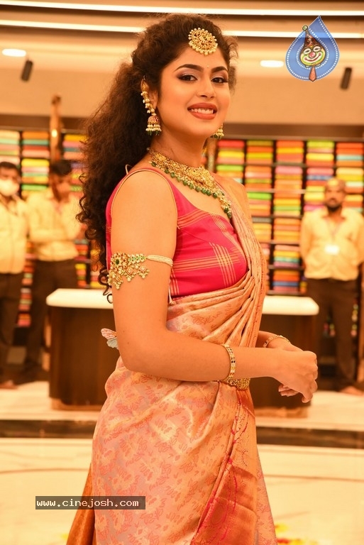 Faria Abdullah launch by Mandir Shopping Mall - 32 / 41 photos