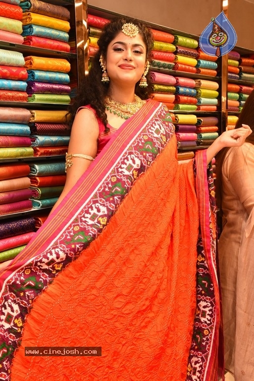 Faria Abdullah launch by Mandir Shopping Mall - 33 / 41 photos