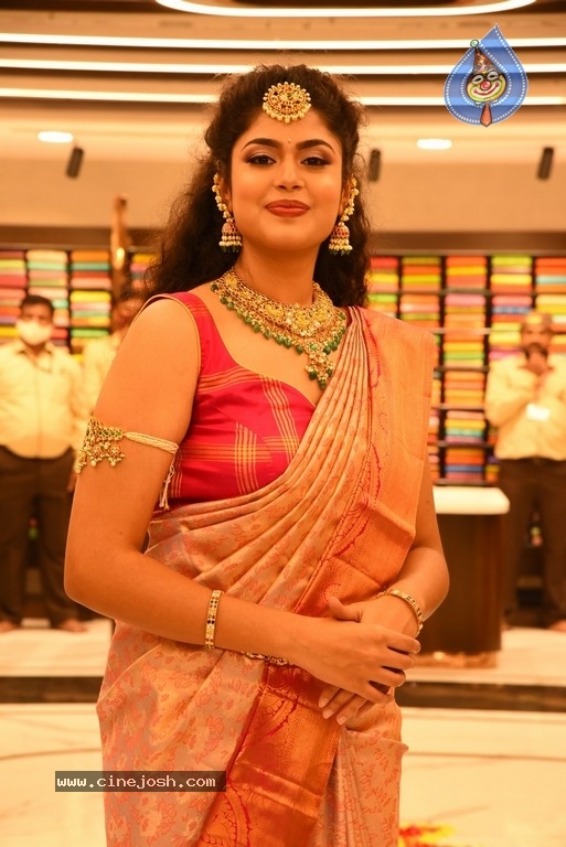 Faria Abdullah launch by Mandir Shopping Mall - 39 / 41 photos