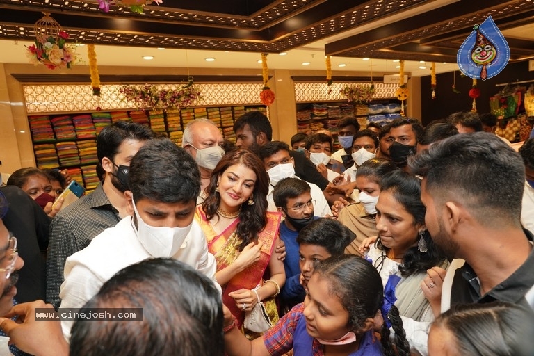 Kajal Aggarwal Launch Kasam pullaiah shopping mall - 12 / 18 photos