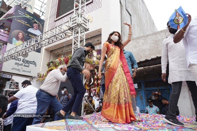 Kajal Aggarwal Launch Kasam pullaiah shopping mall - 14 / 18 photos