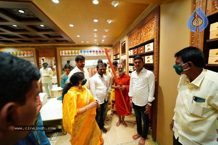 Kanchipuram Gowri Silks launch - 11 / 21 photos