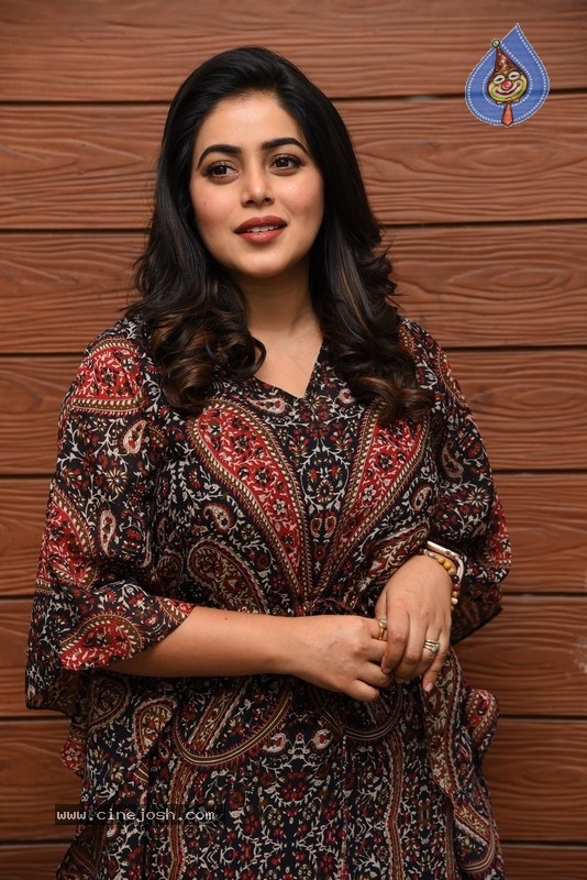 Poorna Interview Photos - 19 / 21 photos