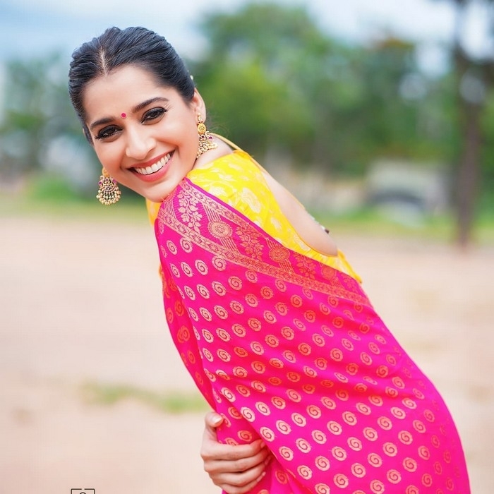 Rashmi Gautam Photos - 5 / 10 photos